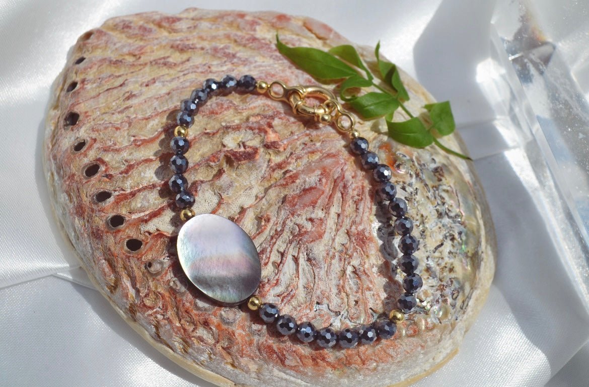 TALISMAN NALANI - Quartz Terahertz & Nacre de Tahiti, , création artisanale – L'Harmonie Précieuse