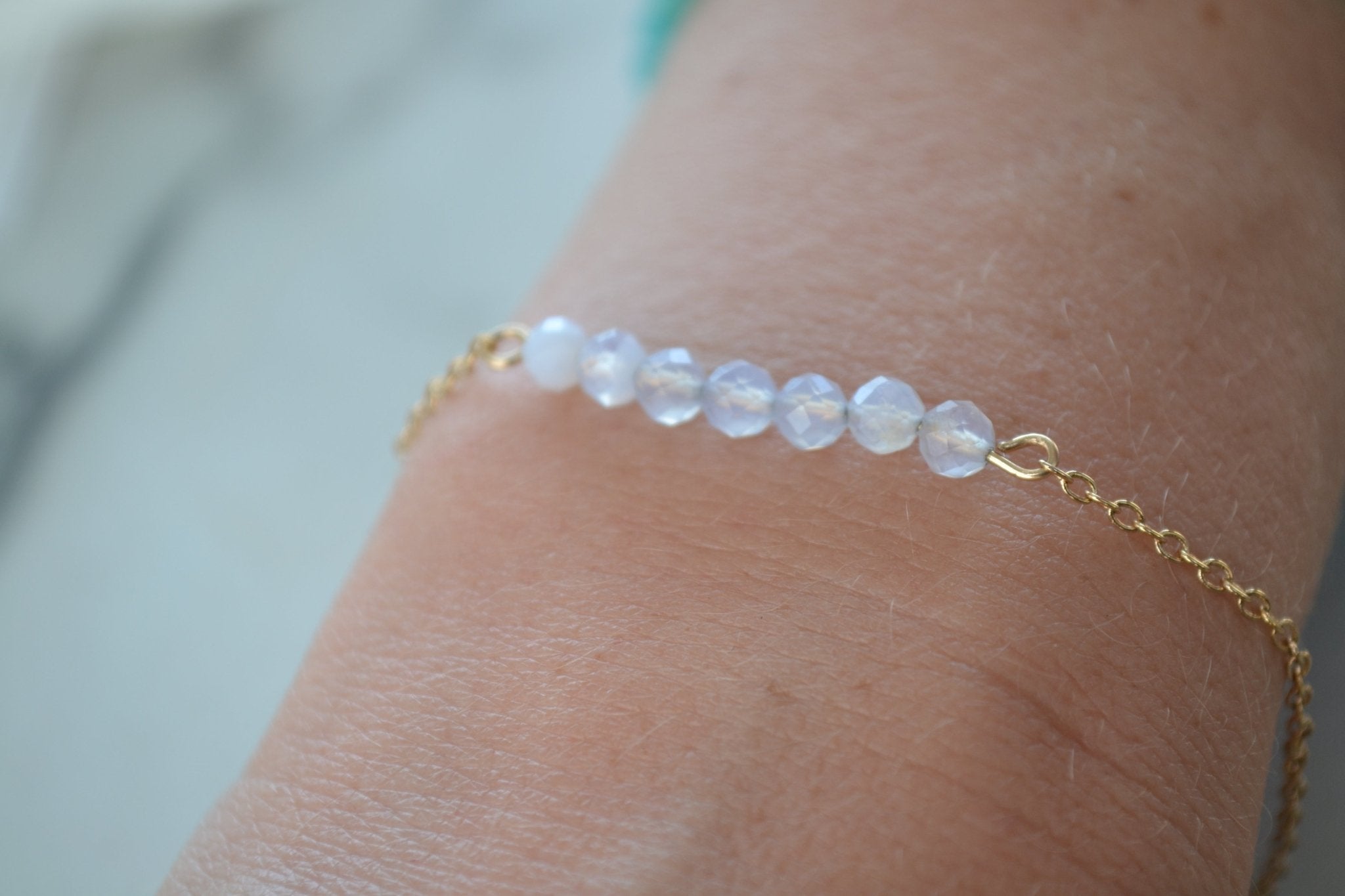 TALISMAN NERIDA — Calcédoine bleue, , création artisanale – L'Harmonie Précieuse