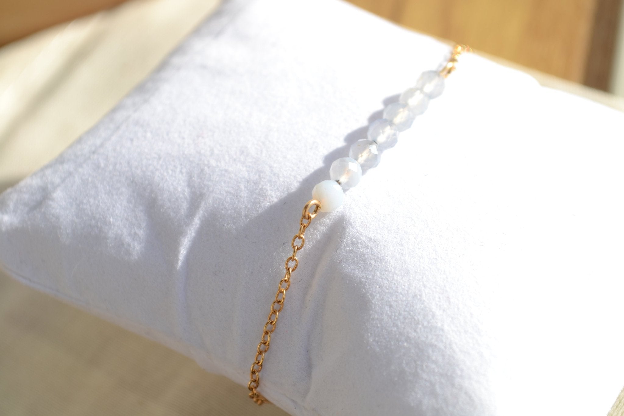 TALISMAN NERIDA — Calcédoine bleue, , création artisanale – L'Harmonie Précieuse