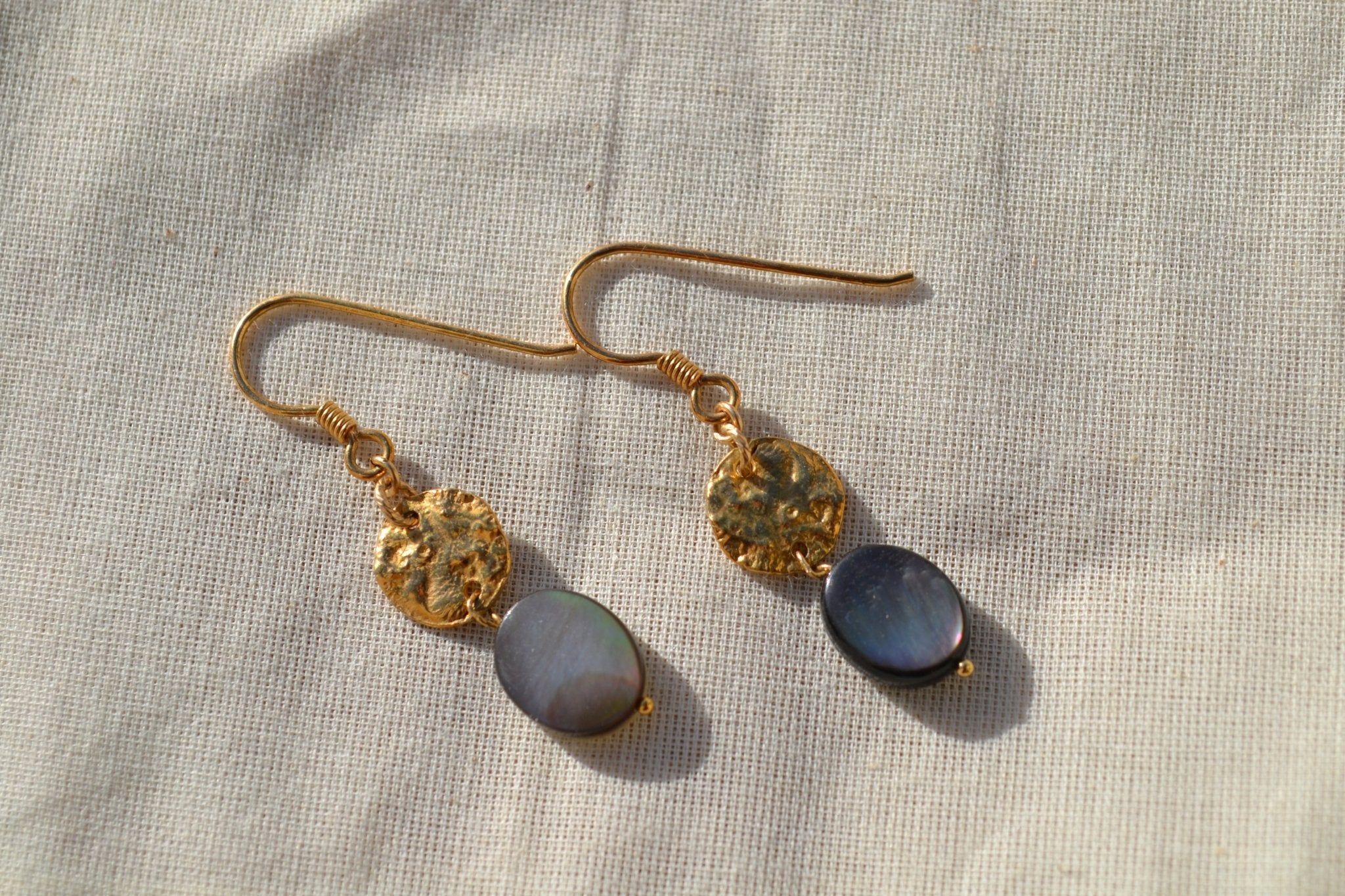 TALISMAN NOHEA - Boucles d’oreilles ITI (Petites) Nacre de Tahiti, , création artisanale – L'Harmonie Précieuse