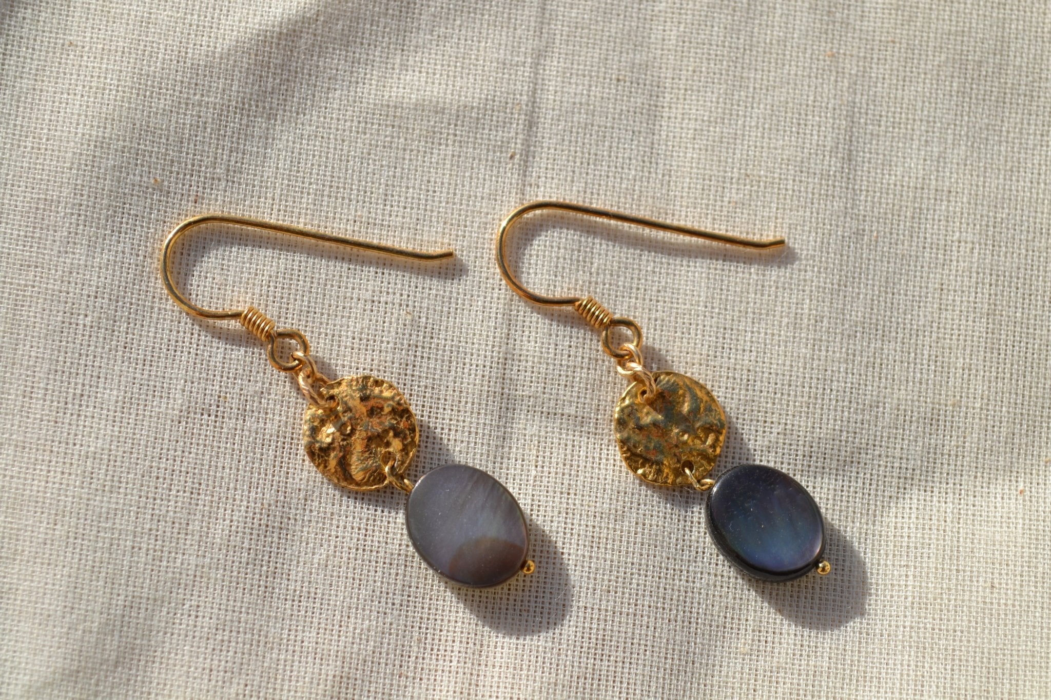 TALISMAN NOHEA - Boucles d’oreilles ITI (Petites) Nacre de Tahiti, , création artisanale – L'Harmonie Précieuse