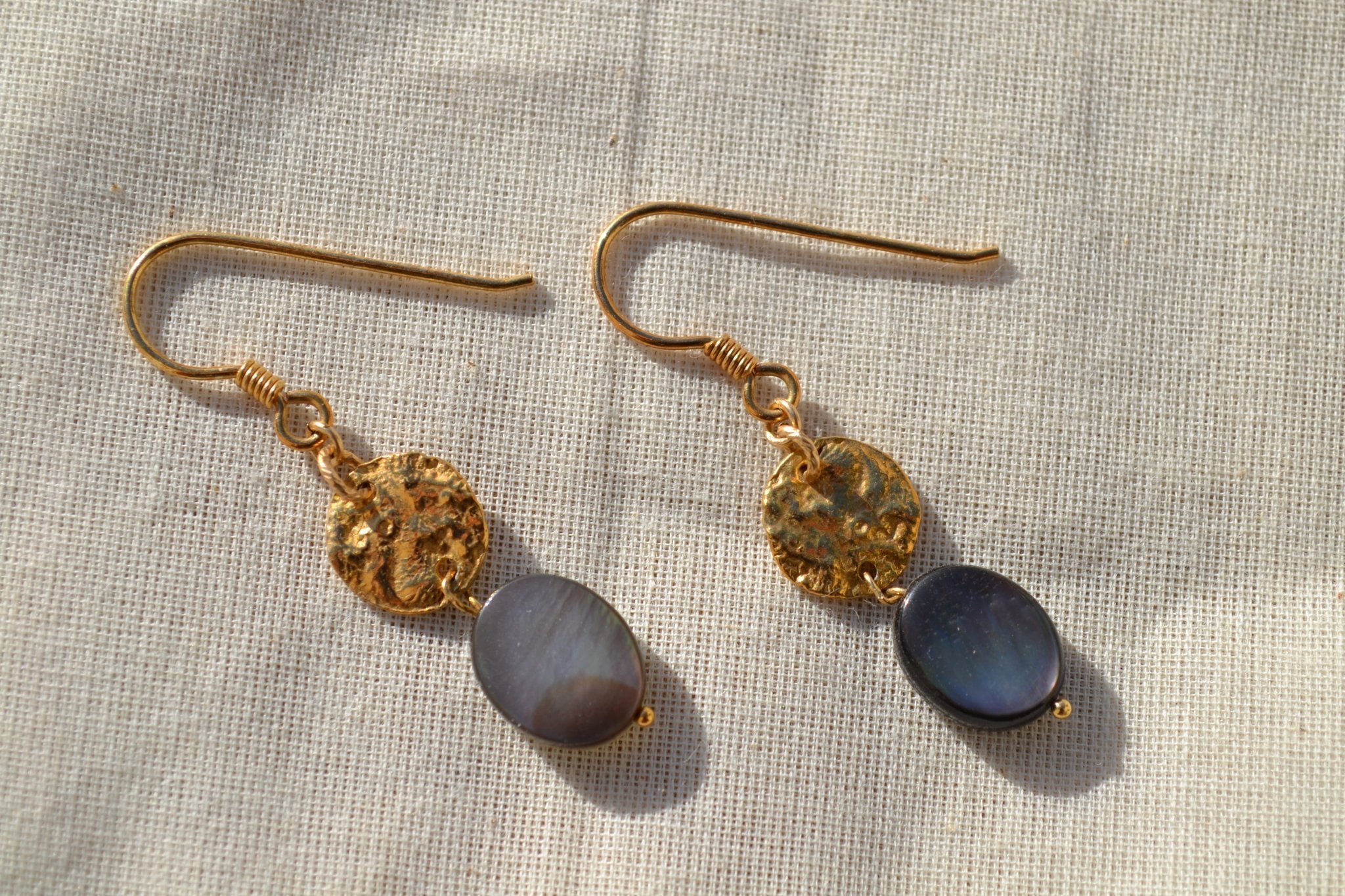 TALISMAN NOHEA - Boucles d’oreilles ITI (Petites) Nacre de Tahiti, , création artisanale – L'Harmonie Précieuse